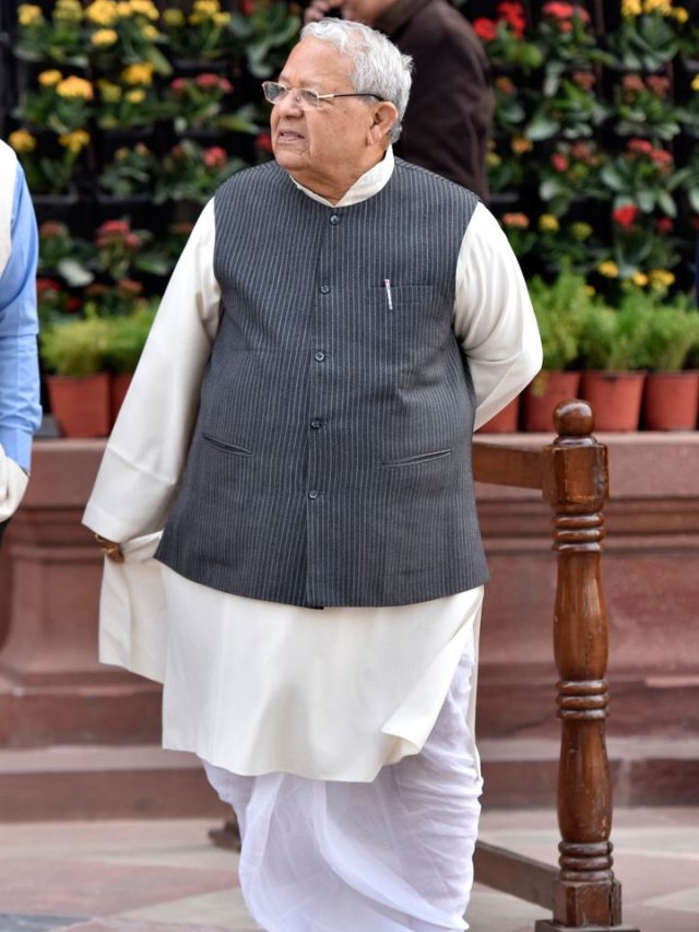 राजस्थान के राज्यपाल राजभवन में “आसन” करके योग दिवस मनाते हैं।